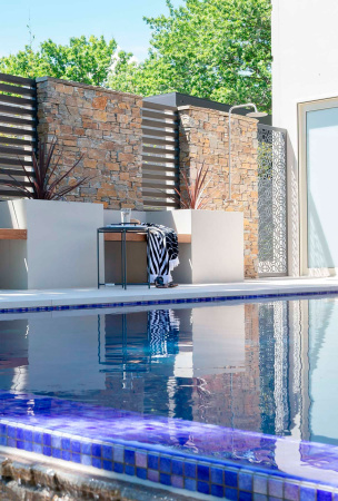 Натуральный камень Pharaon Кварцит мультиколор грубый, наружный угол  200x200;350 мм Натуральный камень Pharaon Кварцит мультиколор грубый, наружный угол  200x200;350 мм