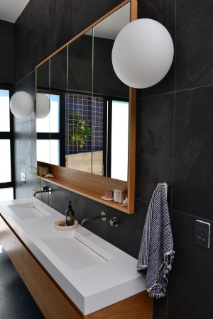 Натуральный камень Pharaon Сланец черный нат.скол 600x600 мм Натуральный камень Pharaon Сланец черный нат.скол 600x600 мм