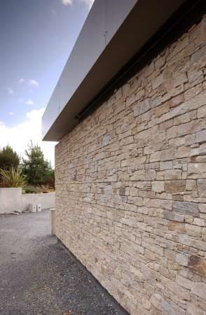 Натуральный камень Pharaon Кварцит серо-коричневый грубый 200x550 мм Натуральный камень Pharaon Кварцит серо-коричневый грубый 200x550 мм