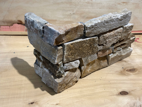 Натуральный камень Pharaon Кварцит бежевый грубый, наружный угол  200x200;350 мм Натуральный камень Pharaon Кварцит бежевый грубый, наружный угол  200x200;350 мм